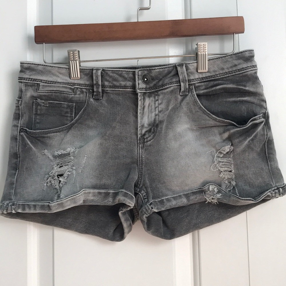 *Basic Short* Grey ripped denim short